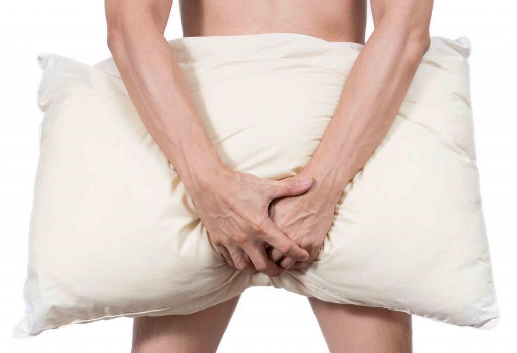 uomo che fa esercizio per aumentare la potenza